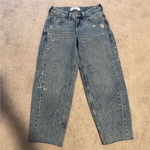 Hollister Light-washed Low-rise Barrel Jeans